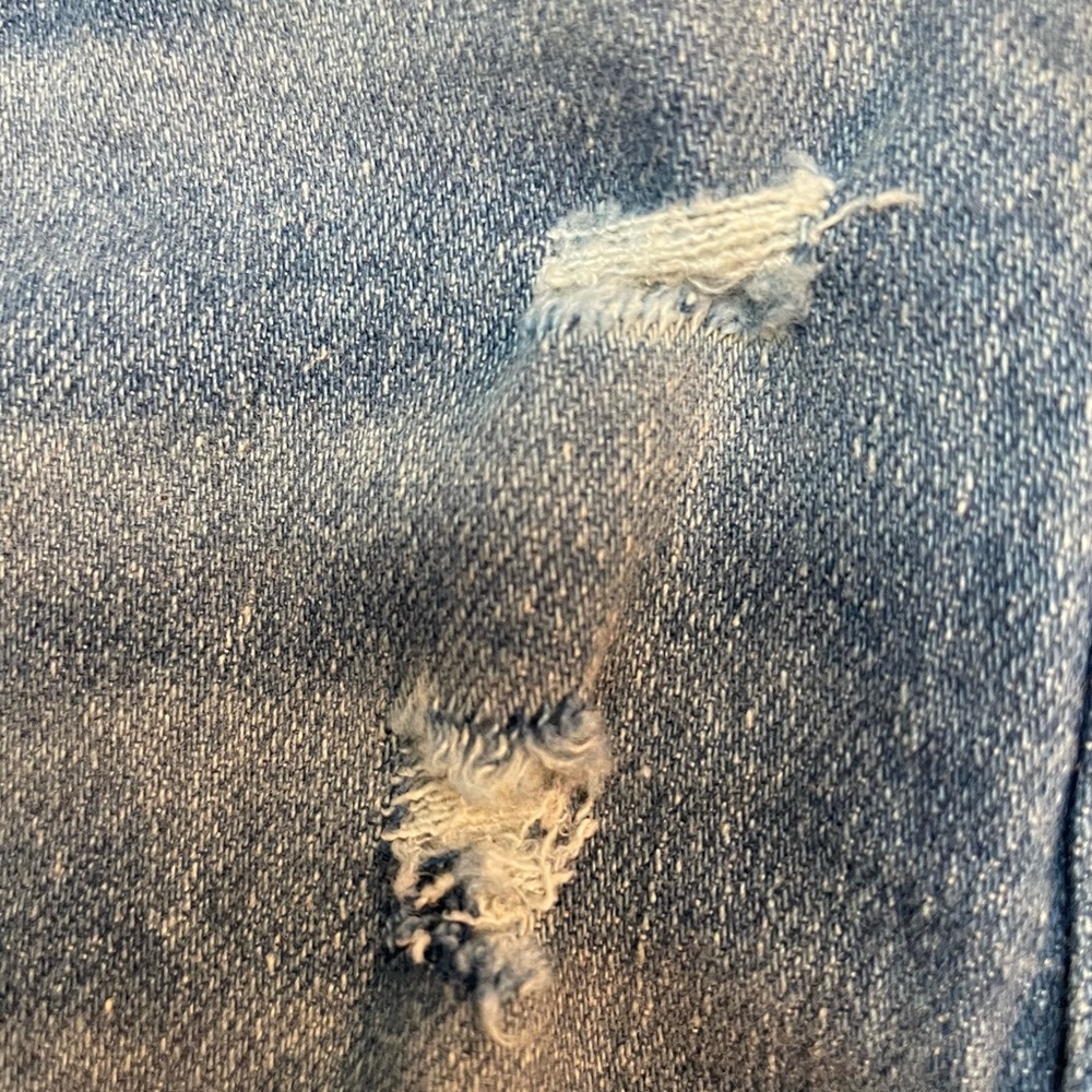 Ladies Levi Strauss High-Rise Distressed Stretch Jeans (Levi’s) - Picture 3 of 6